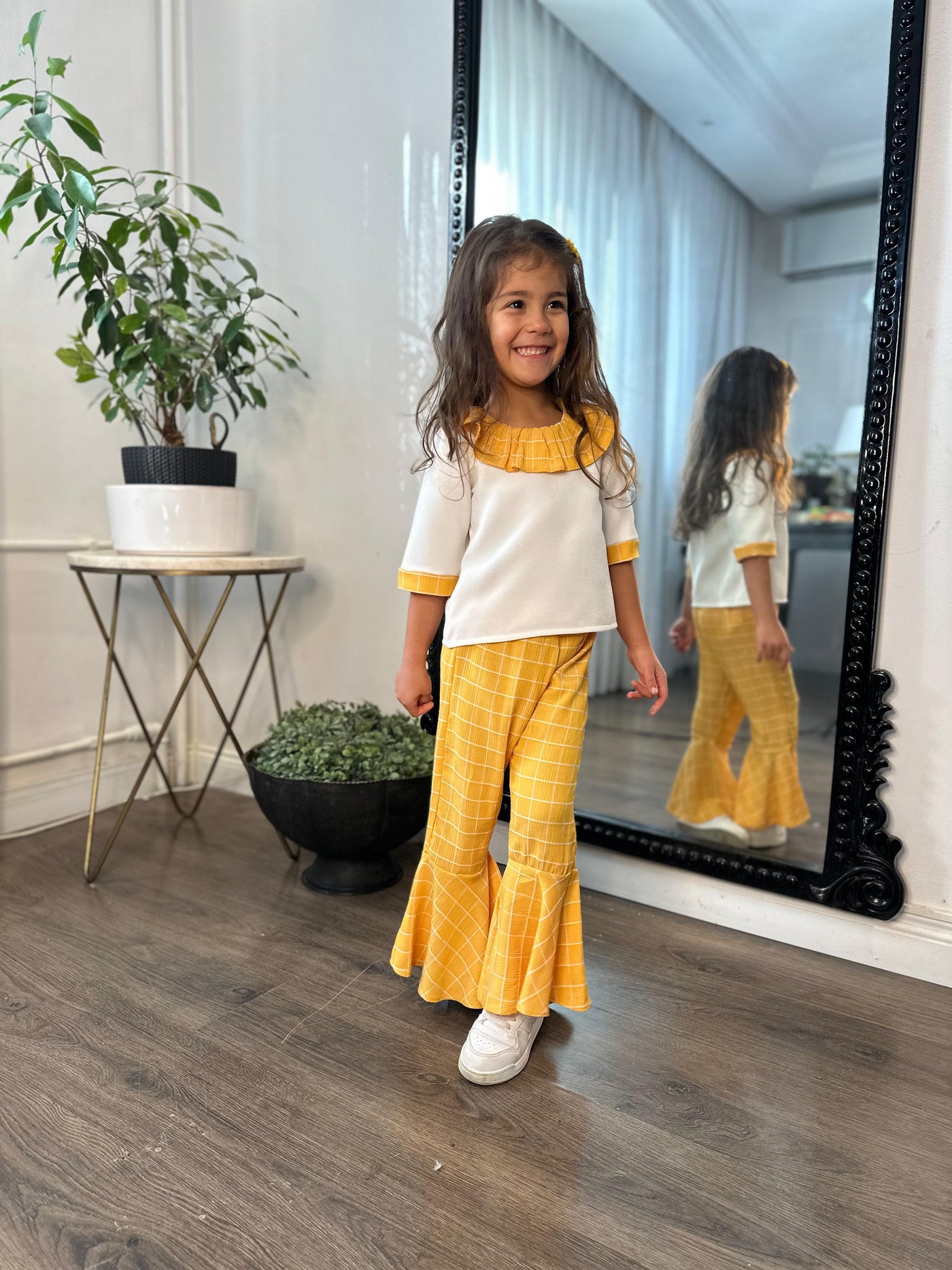 Sarı ekose alt üst